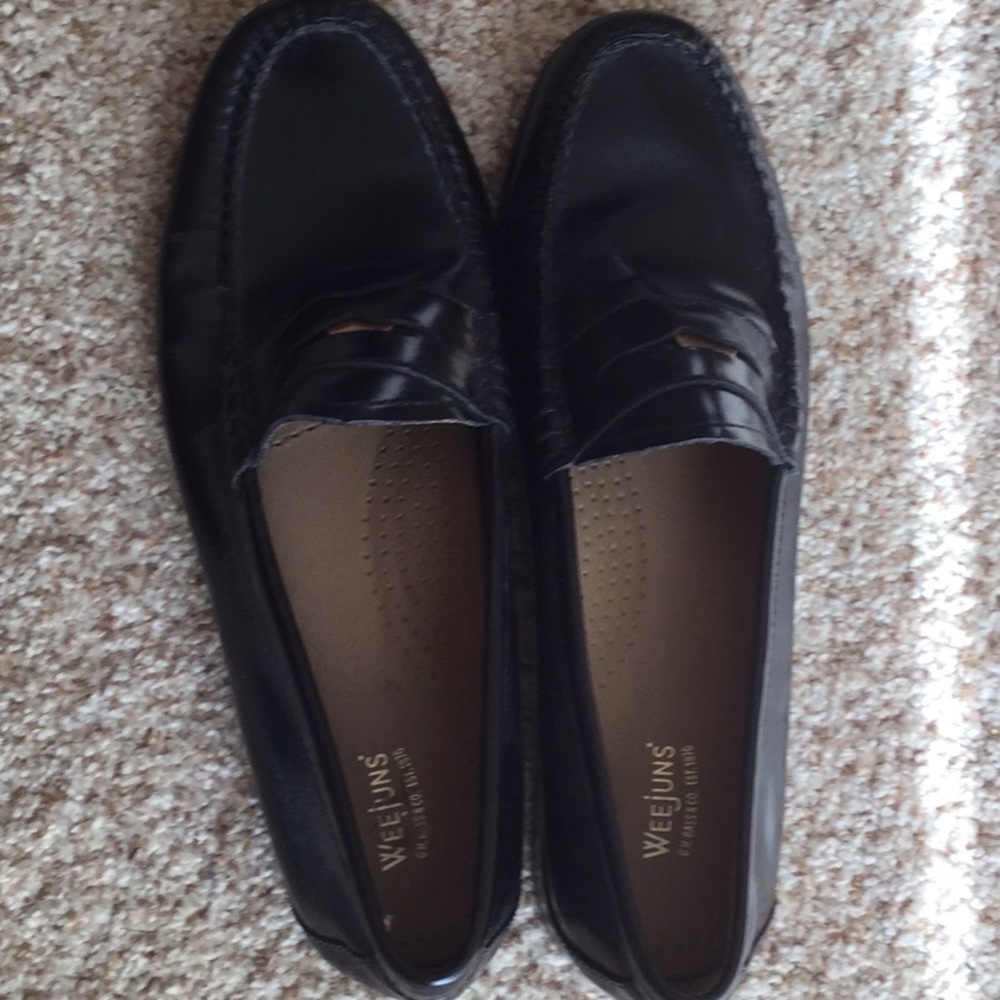 Bass Weejuns size 10 classic penny-loafer